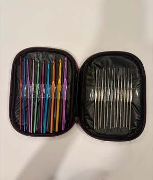 22-Piece Crochet Hook Set with Aluminum and Steel Needles and Carrying Case